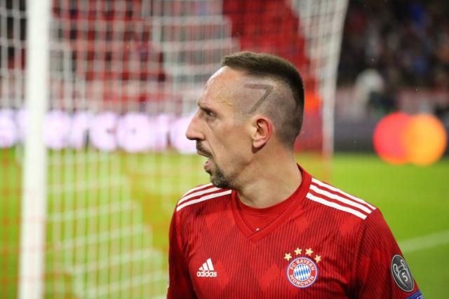 南美世预赛焦点：厄瓜多尔大战哥伦比亚，谁能抢得关键三分.